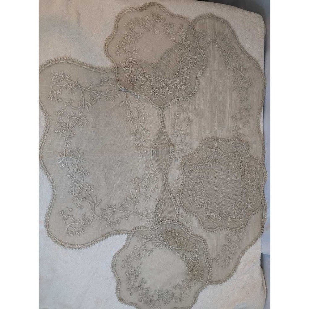 Vintage Lace Runner and Doilies Set Floral Embroidered Table Home‎ Decor
